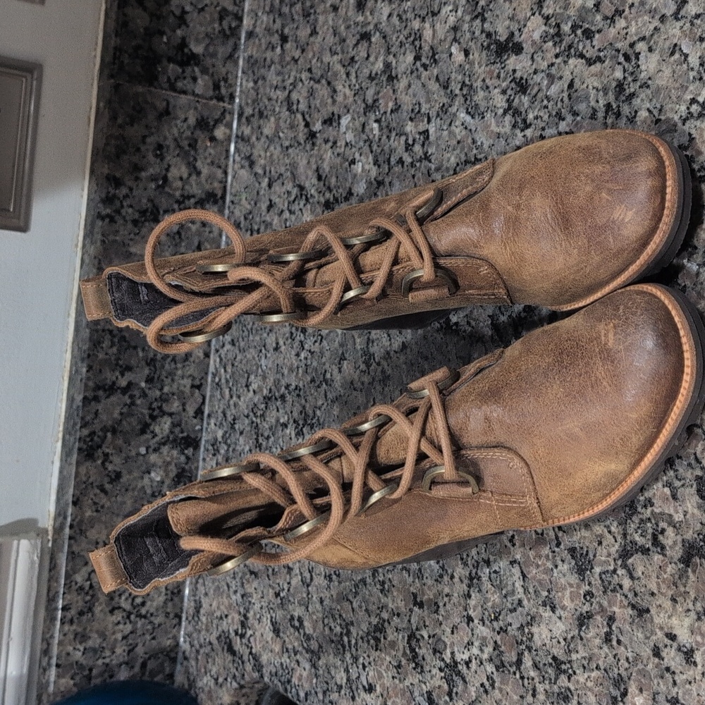 Sorel - Picture 7 of 14